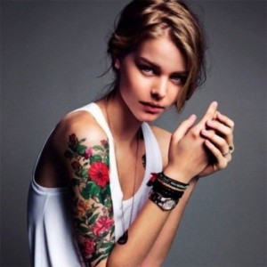 tatuaje-brazo-con-flores